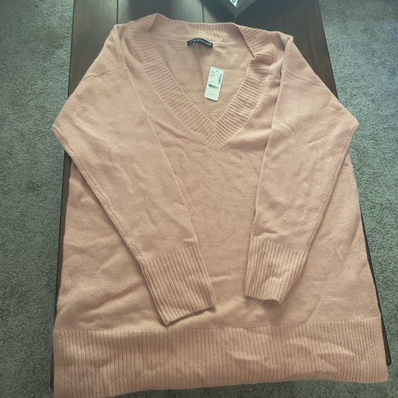 LOVE & LEGAND || V Neck Sweater - Picture 4 of 5